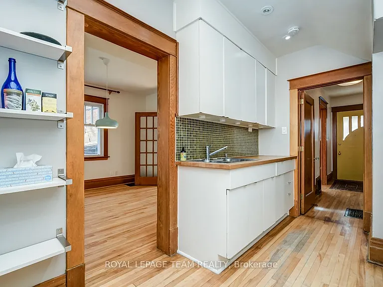 995 Gladstone Ave — Photo 15