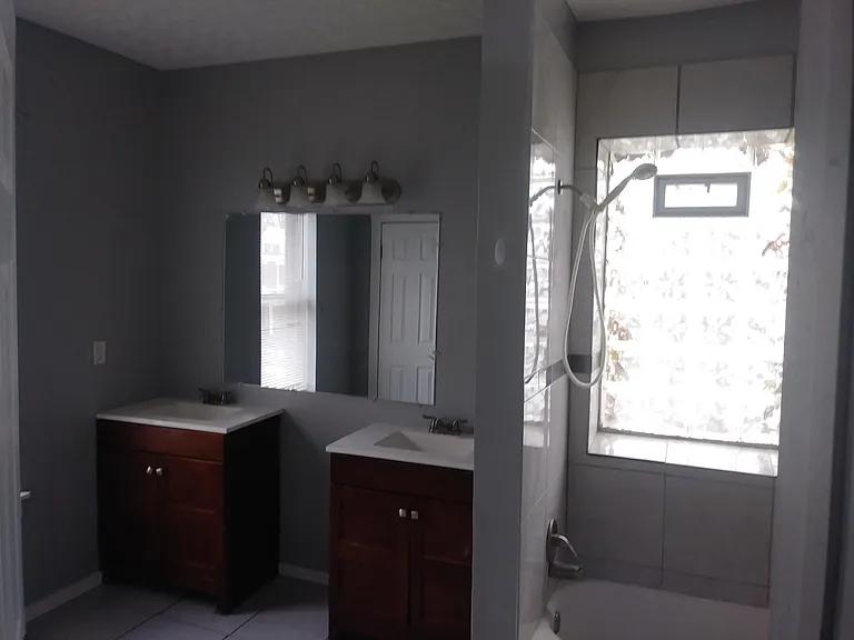 422 Stoddart Ave — Photo 6