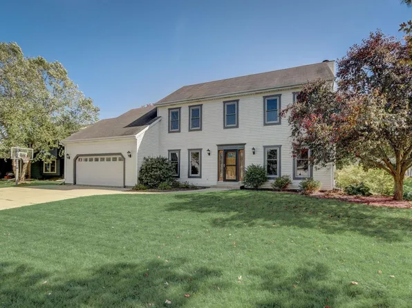 930 Rae DRIVE, Hartland, WI 53029