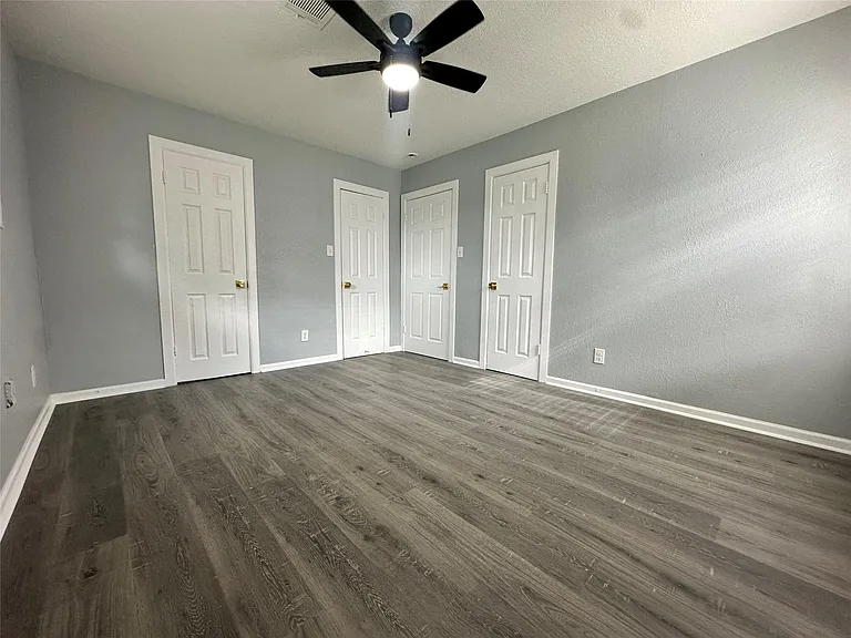502 Avenue F — Photo 10