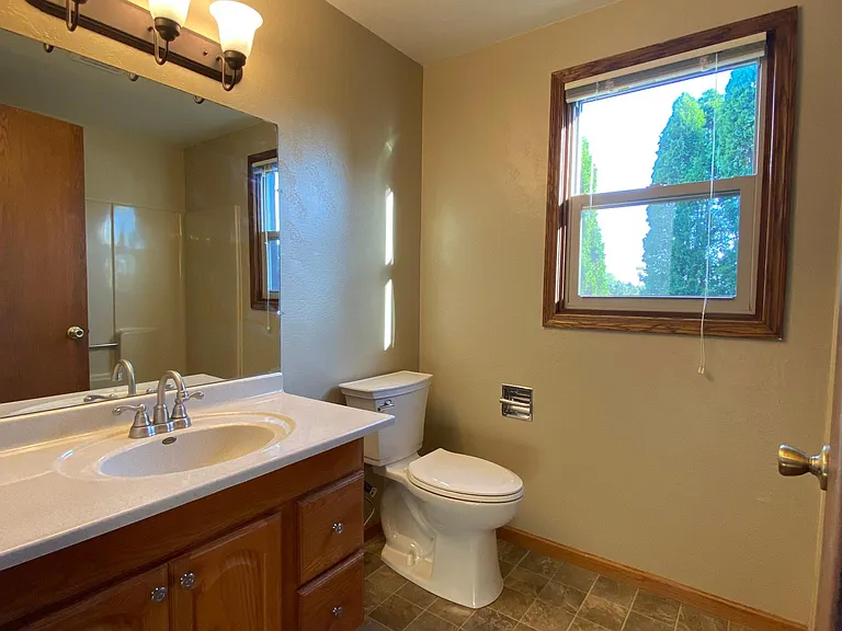 403 Moonglow Dr — Photo 12