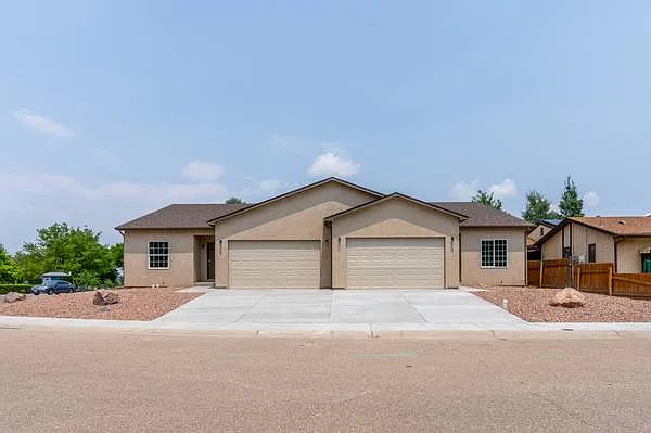 1 Pineridge Ct