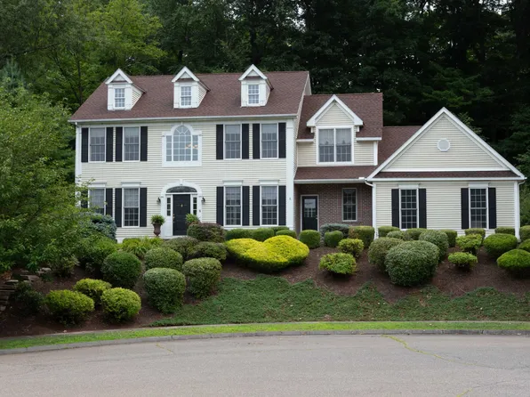 8 Chelsea Court, Middletown, CT 06457