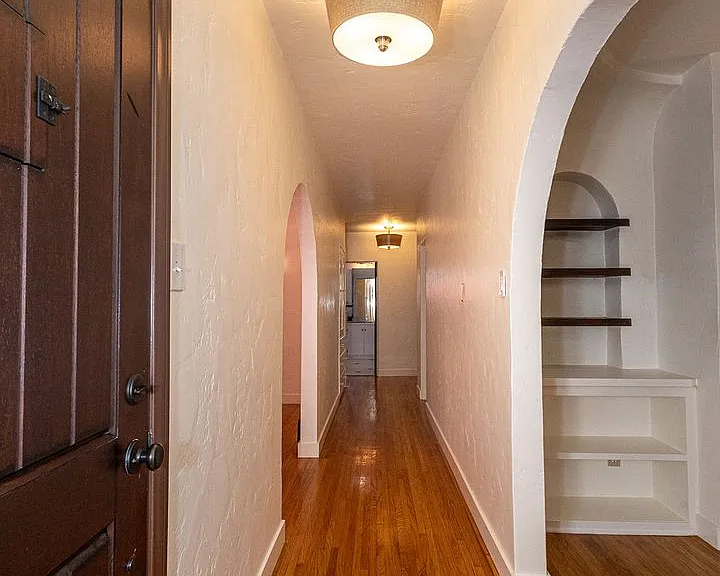 1221 S Sycamore Ave — Photo 10