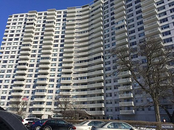 2nd image of 2100 Linwood Ave APT 17E
