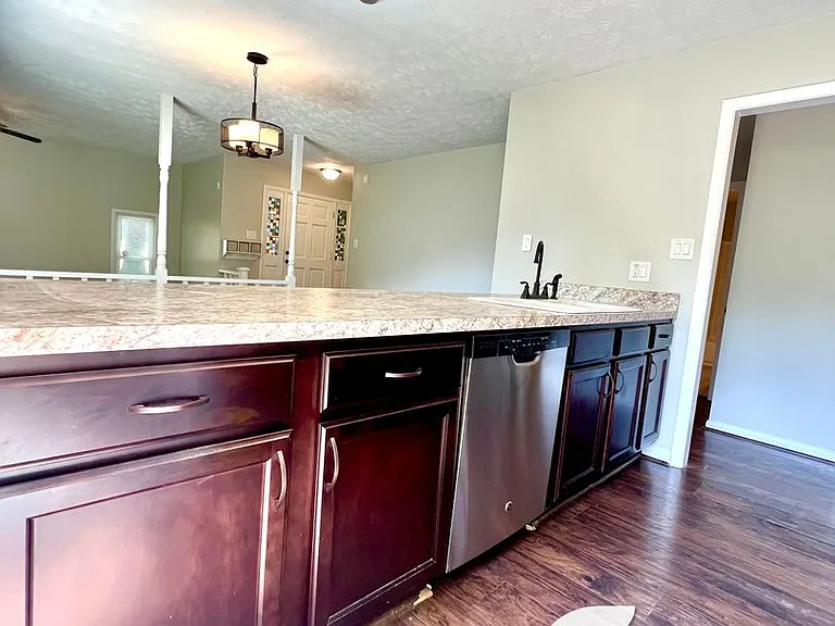 5233 Mawood St — Photo 7