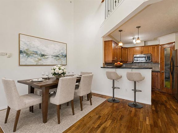 4th image of 1110 SE 17th St SW #404