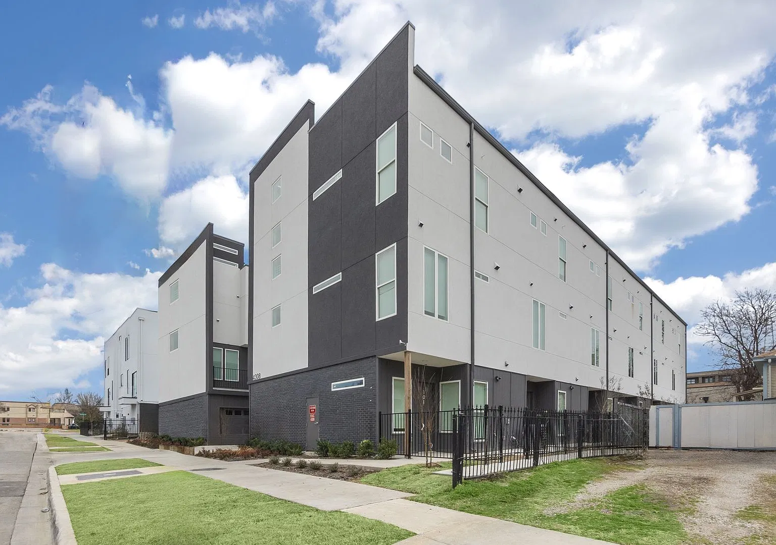 Modern 2-Bed Townhome with Private Rooftop Balcony — Photo 2
