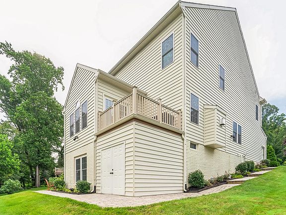 3rd image of 622 Samantha Ct #14