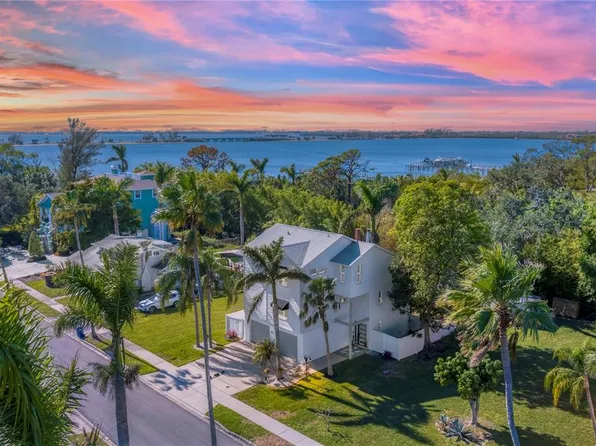 602 84th St NW, Bradenton, FL 34209