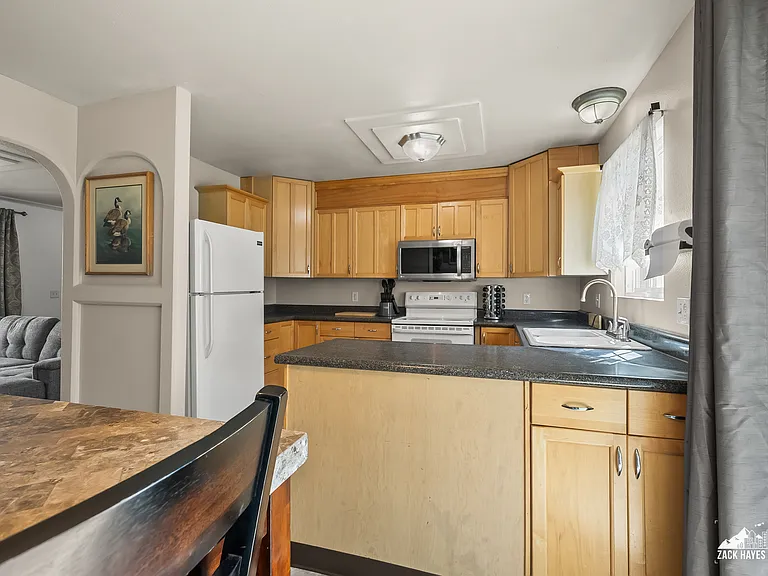 300 E 45th Ave #4 — Photo 10