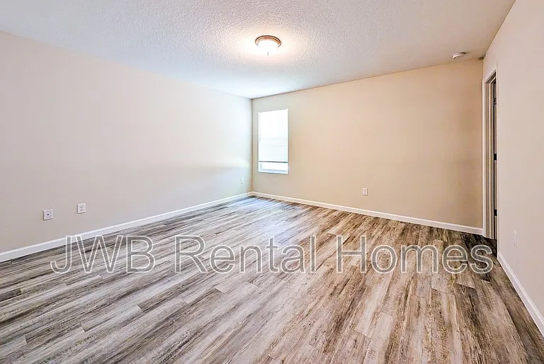 1538 Harrison St — Photo 8
