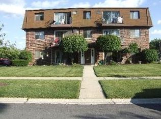 1228 Whispering Hills Ct APT 3A, Naperville, IL 60540