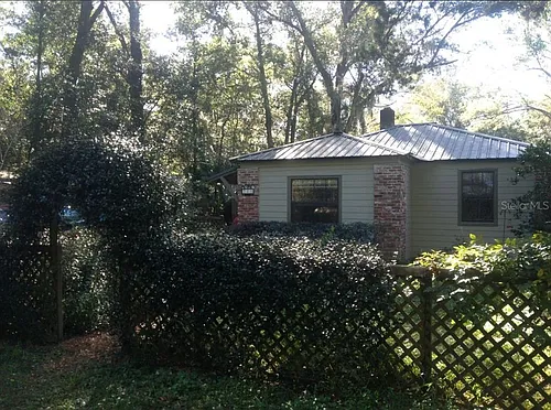 711 NW 34th Pl Photo 1