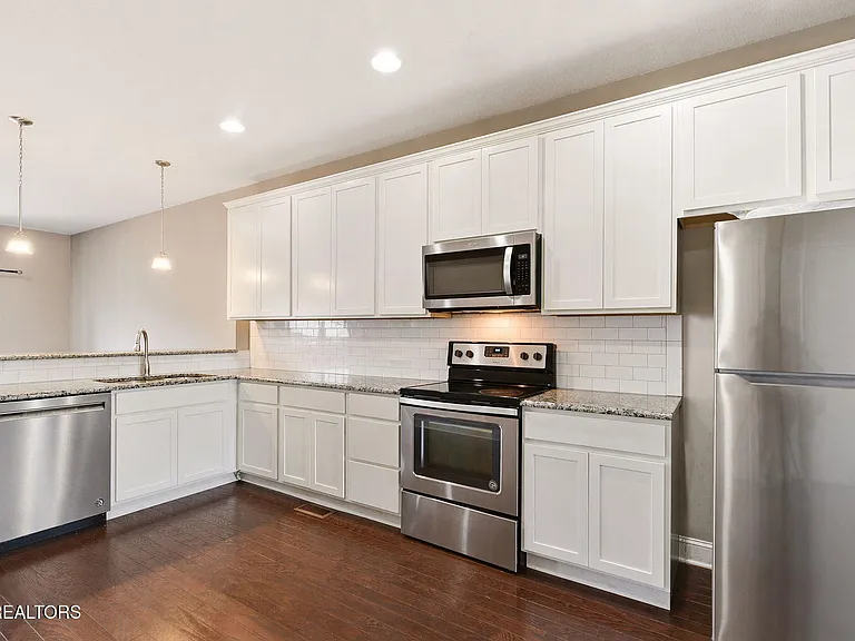 1635 Silver Spur Ln — Photo 11