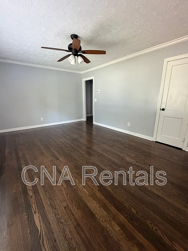 3 bed, 1.0 bath, 1150 sqft, $1,975 — Photo 2