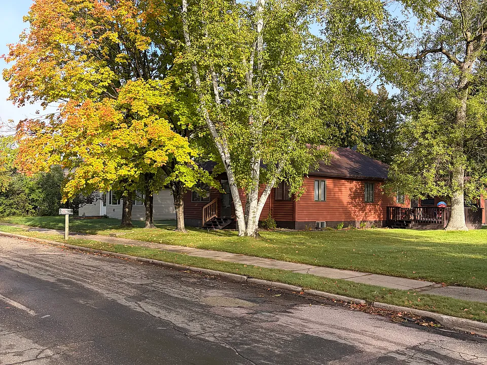 125 4th St NE