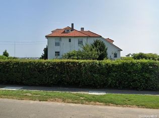 20 Brightwood St, Patchogue, NY 11772
