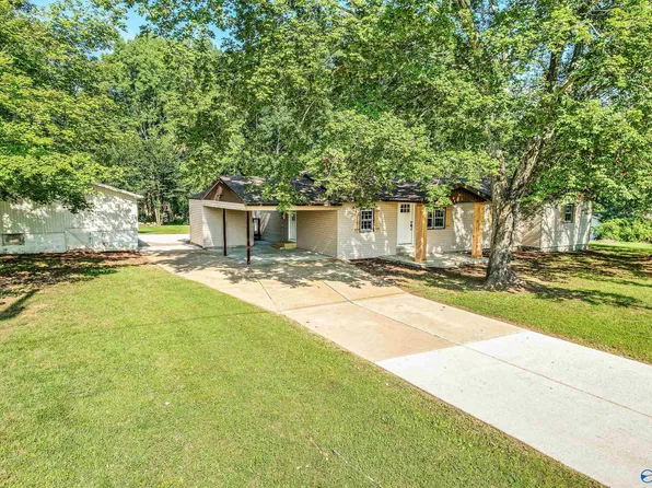 392 Roy Davis Rd, New Market, AL 35761