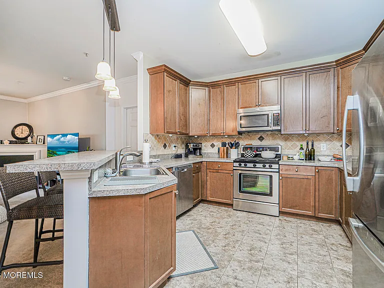 624 Sloan Ct #624 — Photo 8