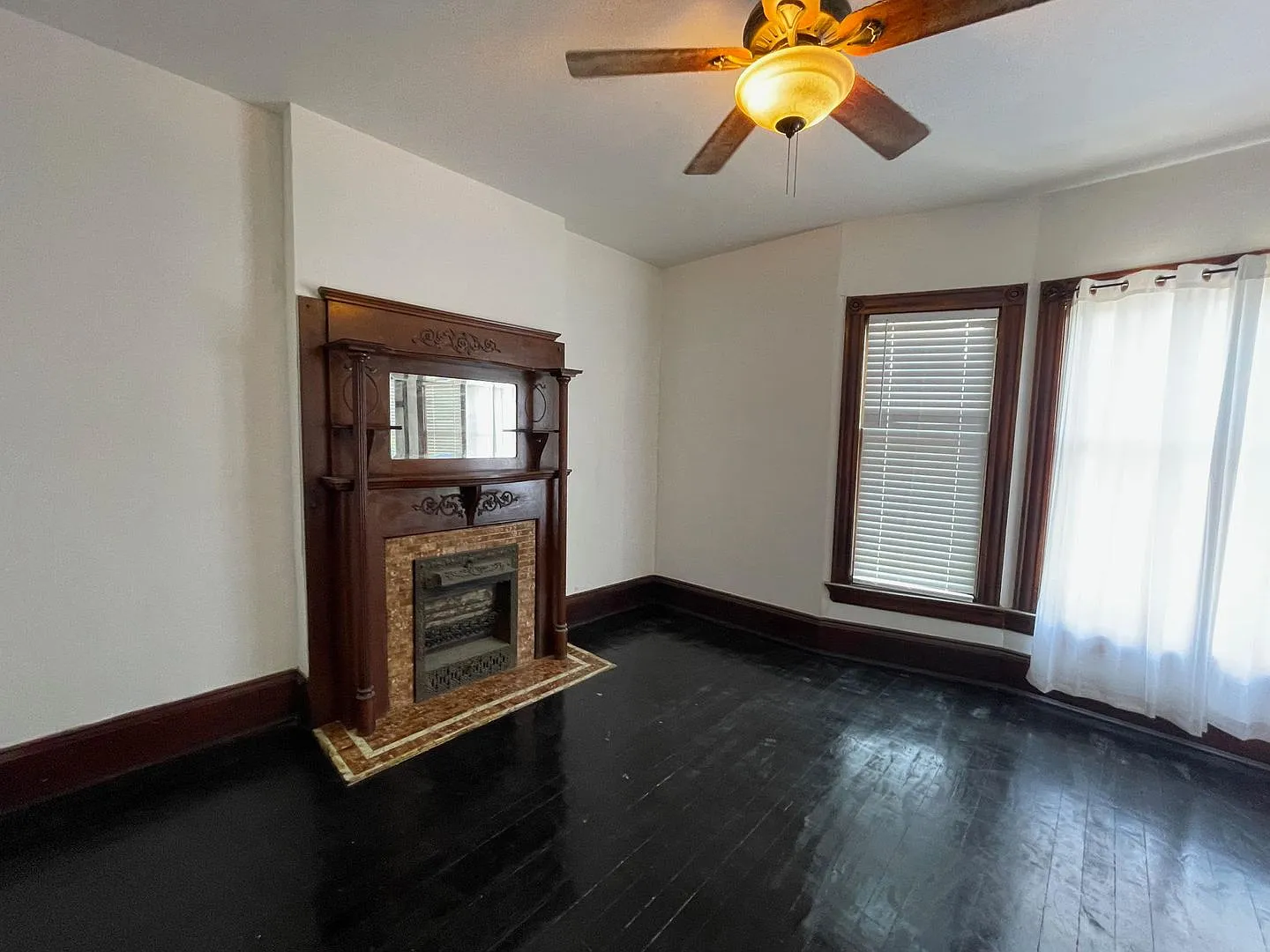 2536 N Oakland Ave — Photo 4