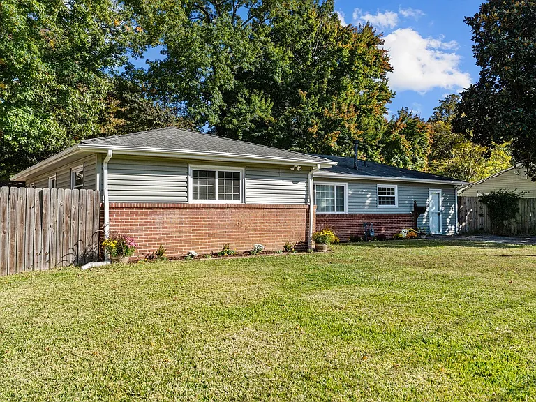 408 Lineberry Rd — Photo 4