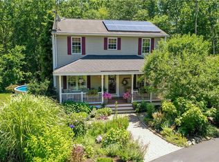 12 Hillcrest Cir, Scituate, RI 02831