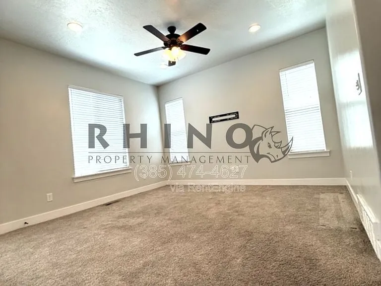 213 W Whitewater Dr — Photo 4