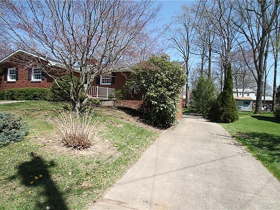3rd image of 612 Westland Dr