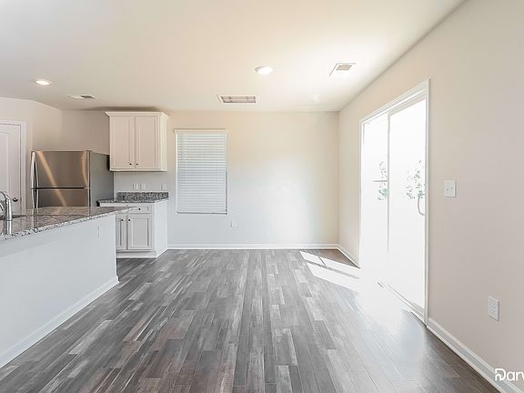 5th image of 592 Belcaro Dr