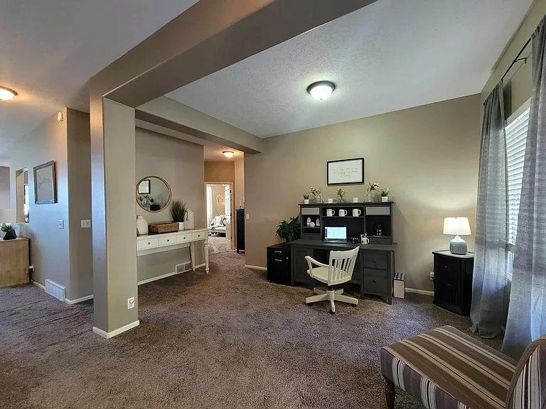18610 L Cir — Photo 3