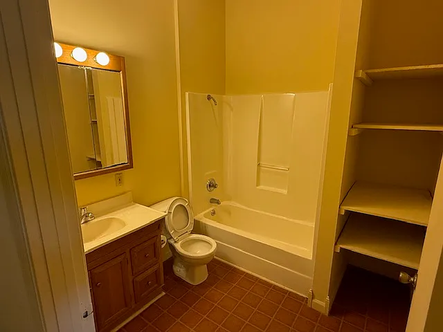 2 bed, 1933 sqft, $899 — Photo 3