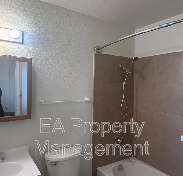 1702 Halo Cir SE — Photo 16