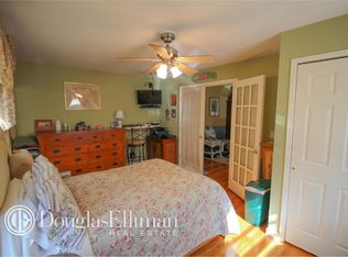 118 Cardinal Ln APT 1B, Islip, NY 11751
