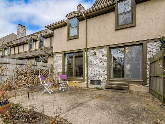 5th image of 10230 Foster St