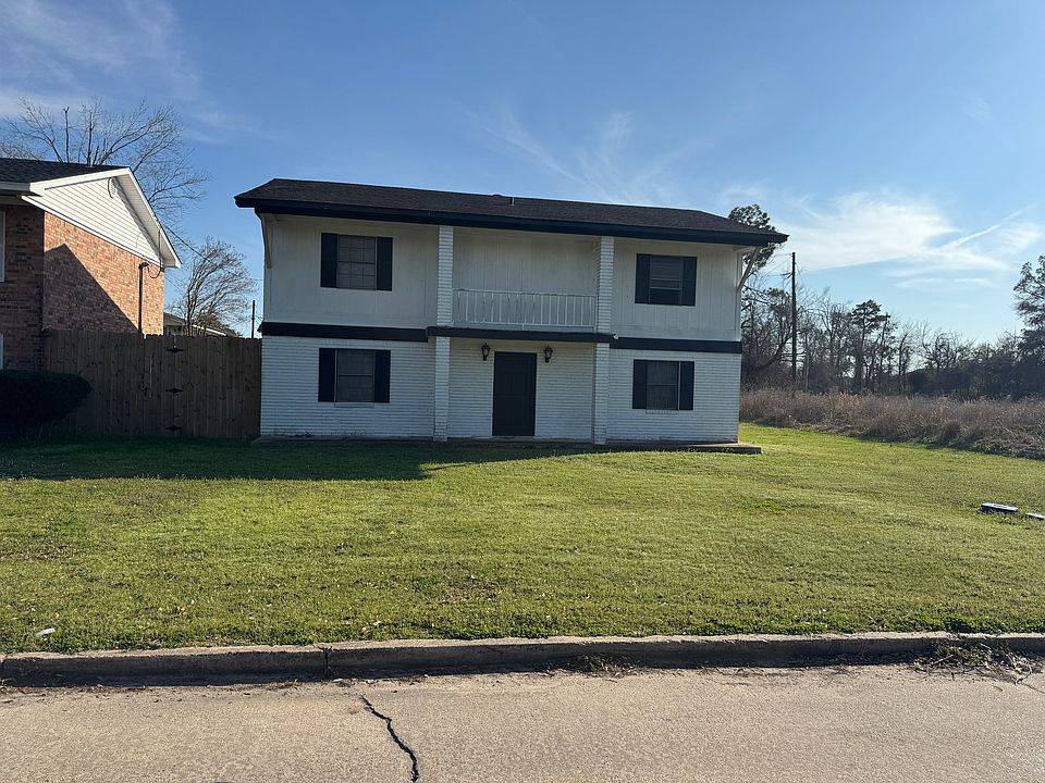 1st image of 407 Willett Place Blvd