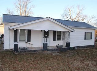 704 4th St, Etowah, TN 37331