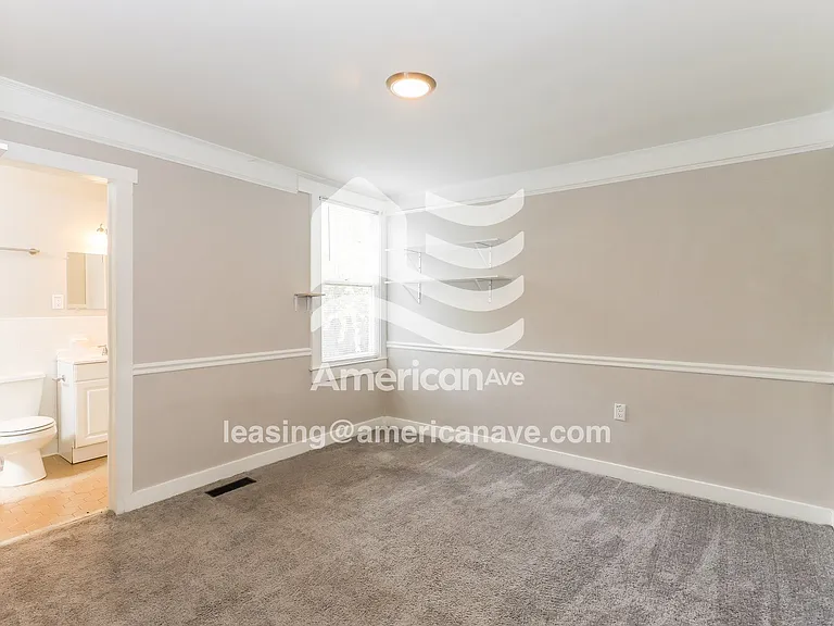 1443744_009_main_bedroom_9.jpg