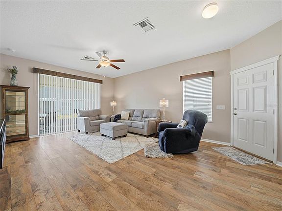 4th image of 6936 Surrey Oak Dr