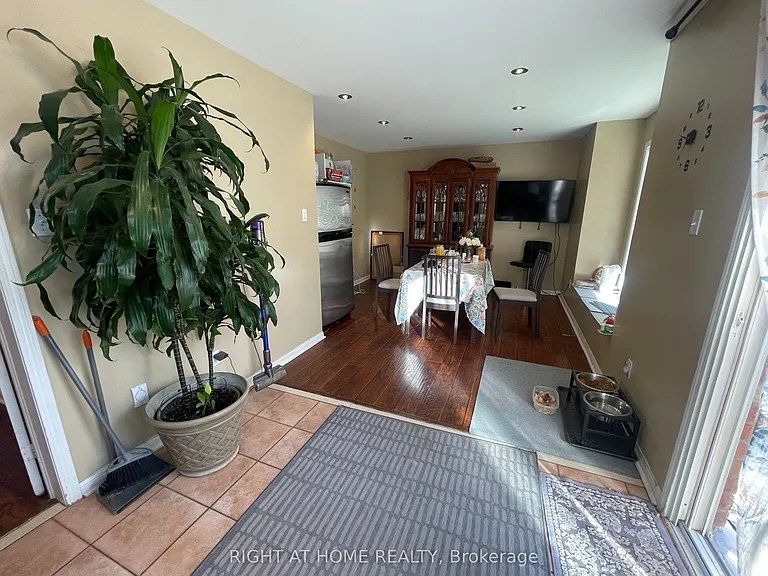 5654 Churchill Meadows Blvd — Photo 9