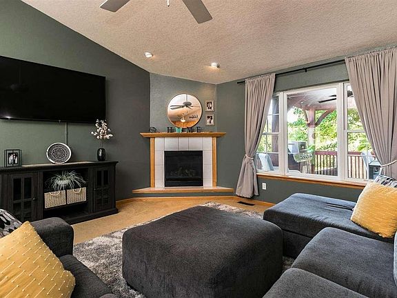 4th image of 106 Hope Ct