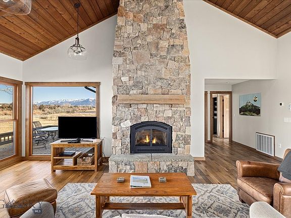 4th image of 573 E River Rd