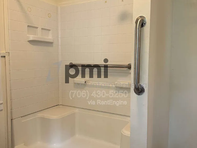 319 Oak Ave #B — Photo 12