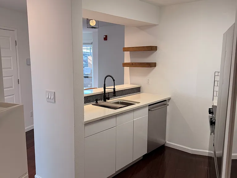 530 Melrose Ave E #103 — Photo 7