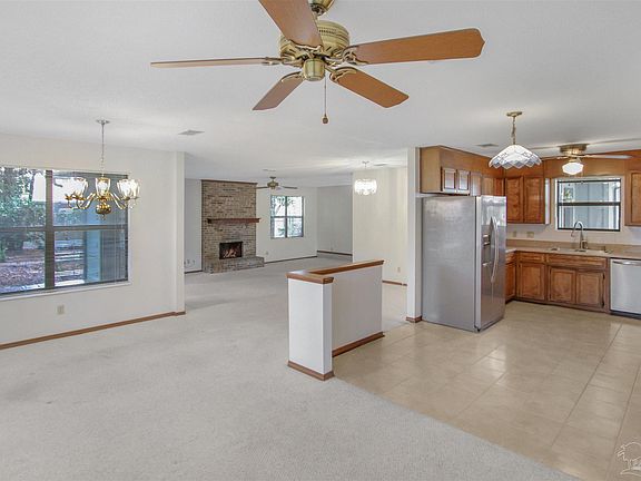 4th image of 1820 Foxbriar Dr