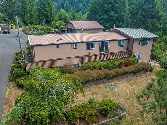 2nd image of 1124 Lower Smith River Rd