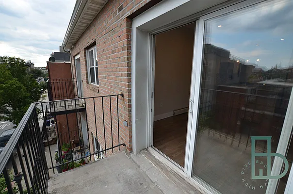 Rented by Miron Realty Group | media 36