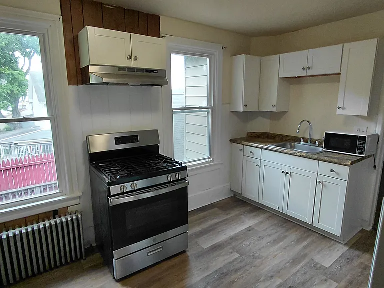 163 Washington St #2 — Photo 2