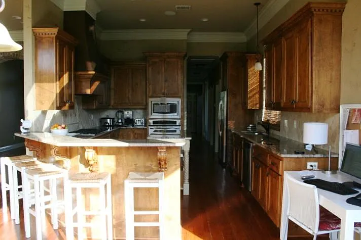 9322 Milbank Dr — Photo 8