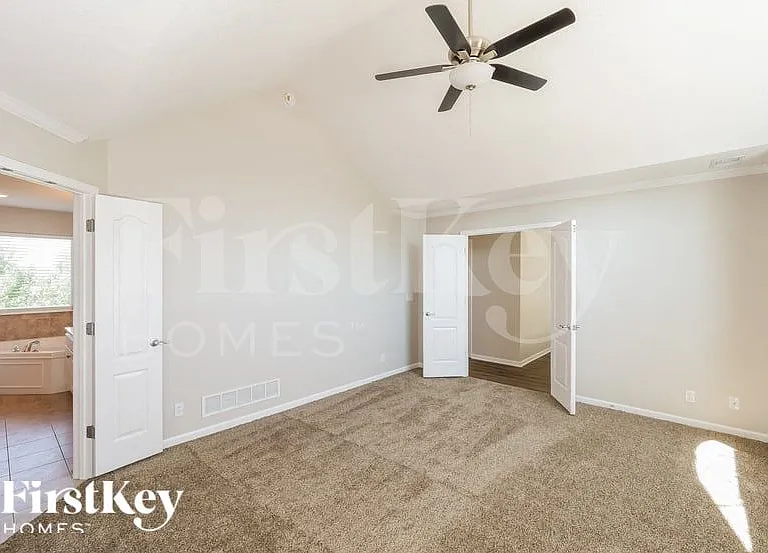 5836 Noreston St — Photo 9